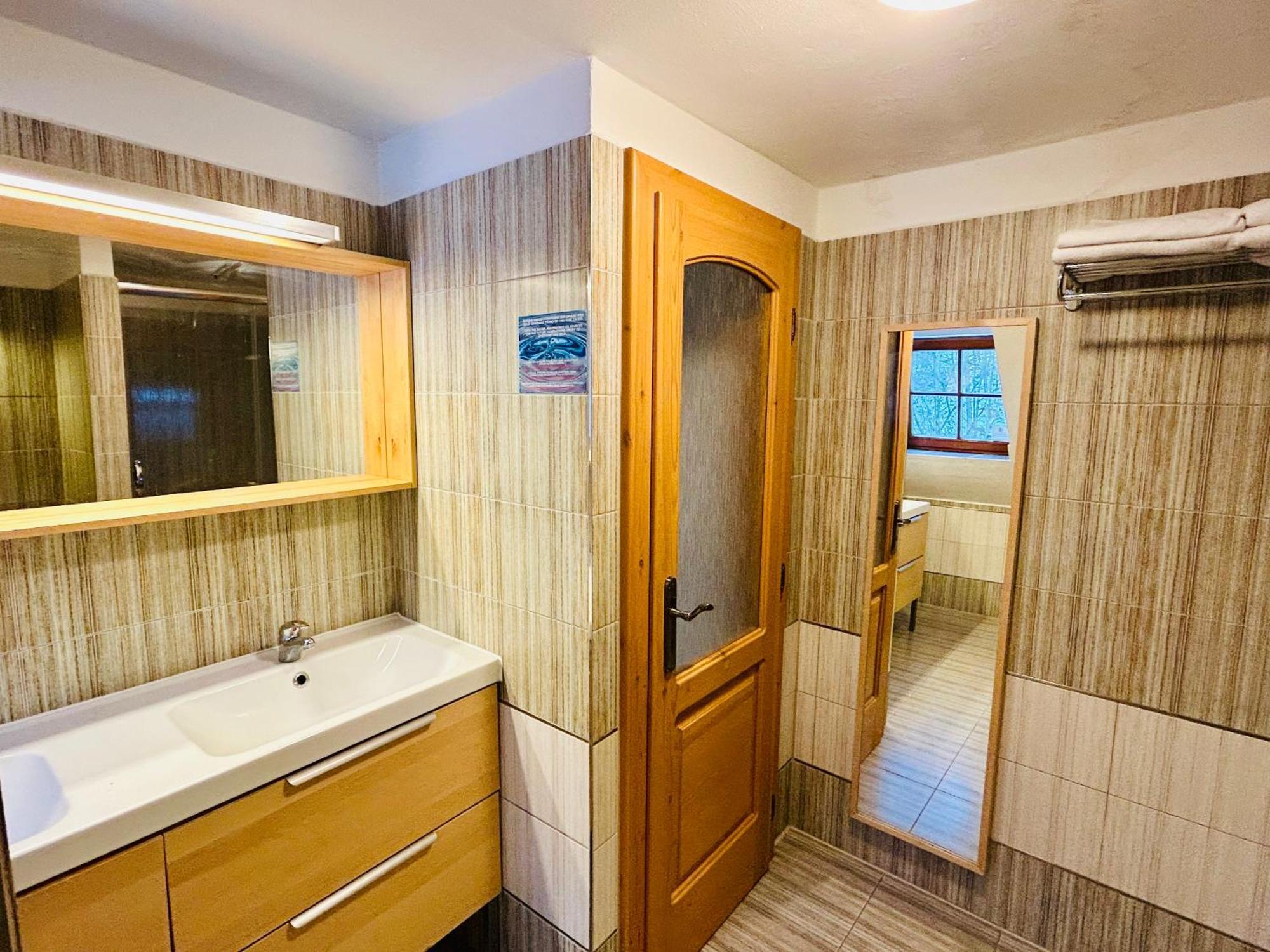 Dvur Stran & Wellness Hotel Karlovy Vary Ngoại thất bức ảnh