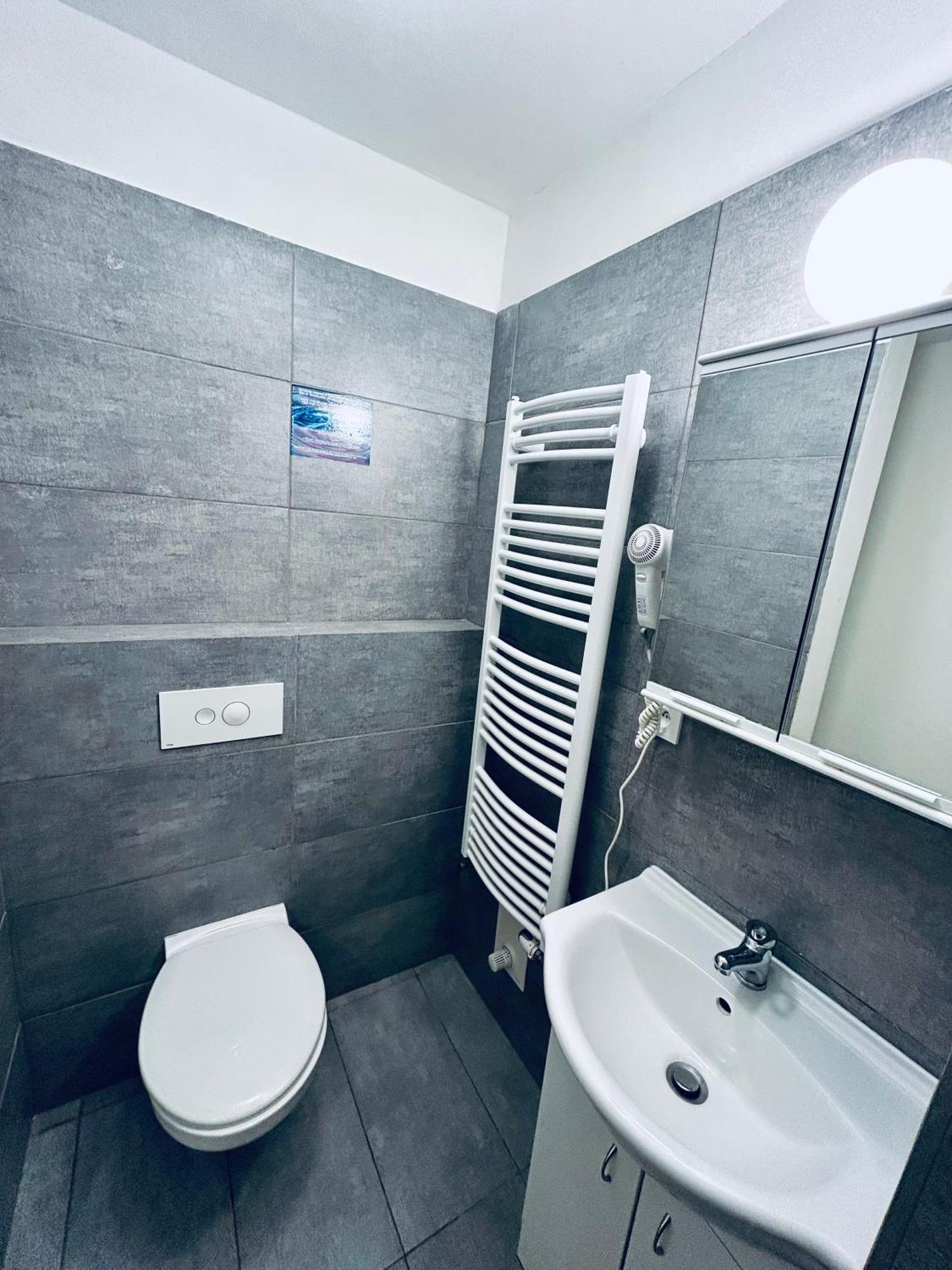 Dvur Stran & Wellness Hotel Karlovy Vary Ngoại thất bức ảnh