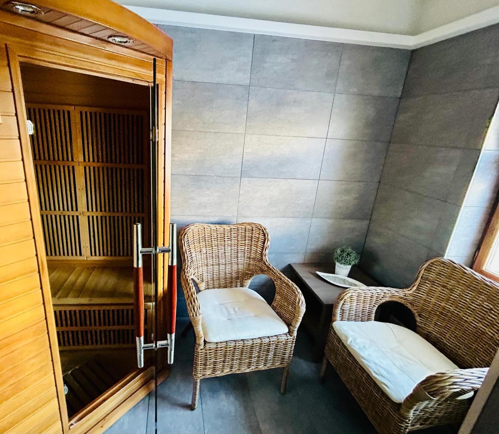 Dvur Stran & Wellness Hotel Karlovy Vary Ngoại thất bức ảnh