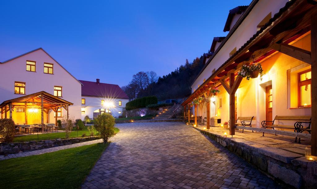 Dvur Stran & Wellness Hotel Karlovy Vary Ngoại thất bức ảnh