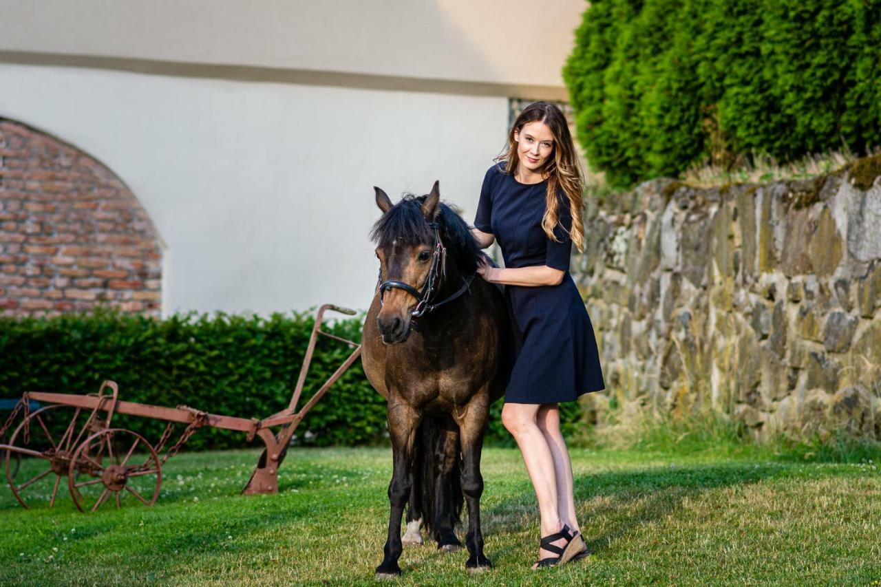 Dvur Stran & Wellness Hotel Karlovy Vary Ngoại thất bức ảnh